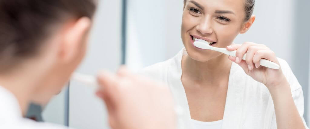 Benefits of Professional Teeth Cleaning vs. At-Home Care